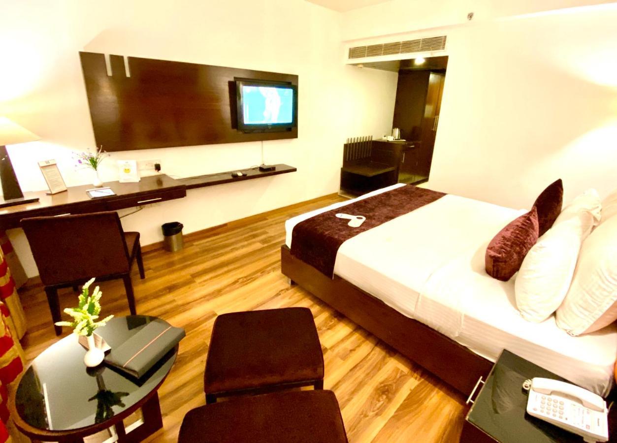Hotel Gis Select Banjara Hill Hajdarabad Zewnętrze zdjęcie