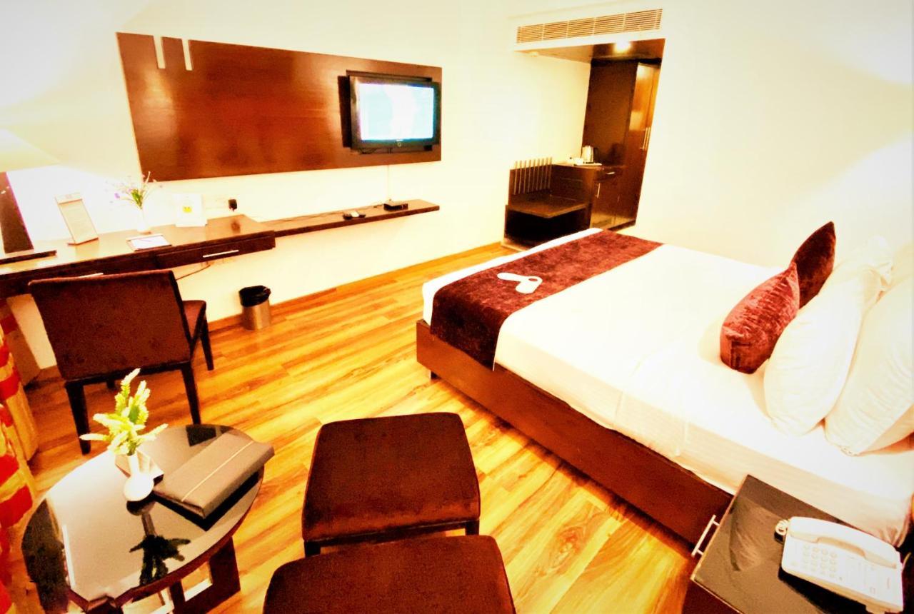 Hotel Gis Select Banjara Hill Hajdarabad Zewnętrze zdjęcie