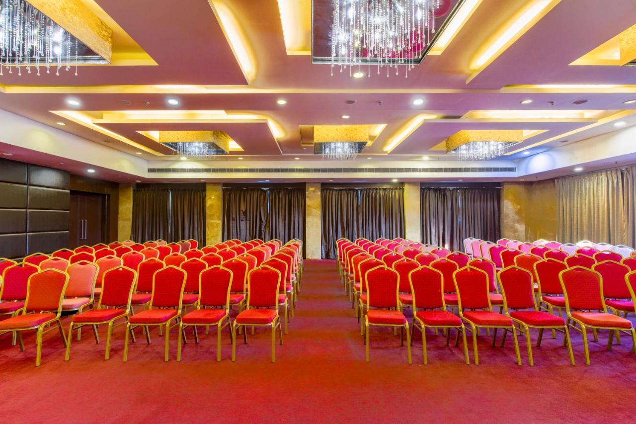 Hotel Gis Select Banjara Hill Hajdarabad Zewnętrze zdjęcie
