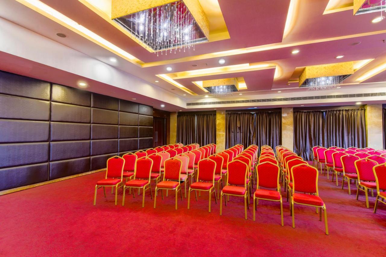 Hotel Gis Select Banjara Hill Hajdarabad Zewnętrze zdjęcie